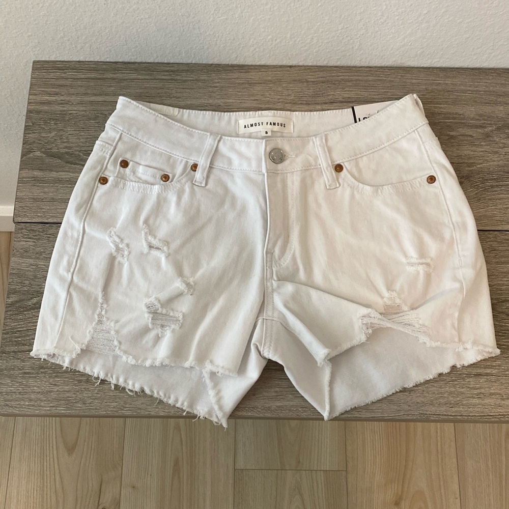 Almost Famous Sz 5 White Distressed Jean shorts. NWT